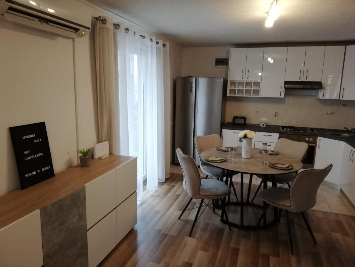 Apartments Paola Трогир Стая снимка
