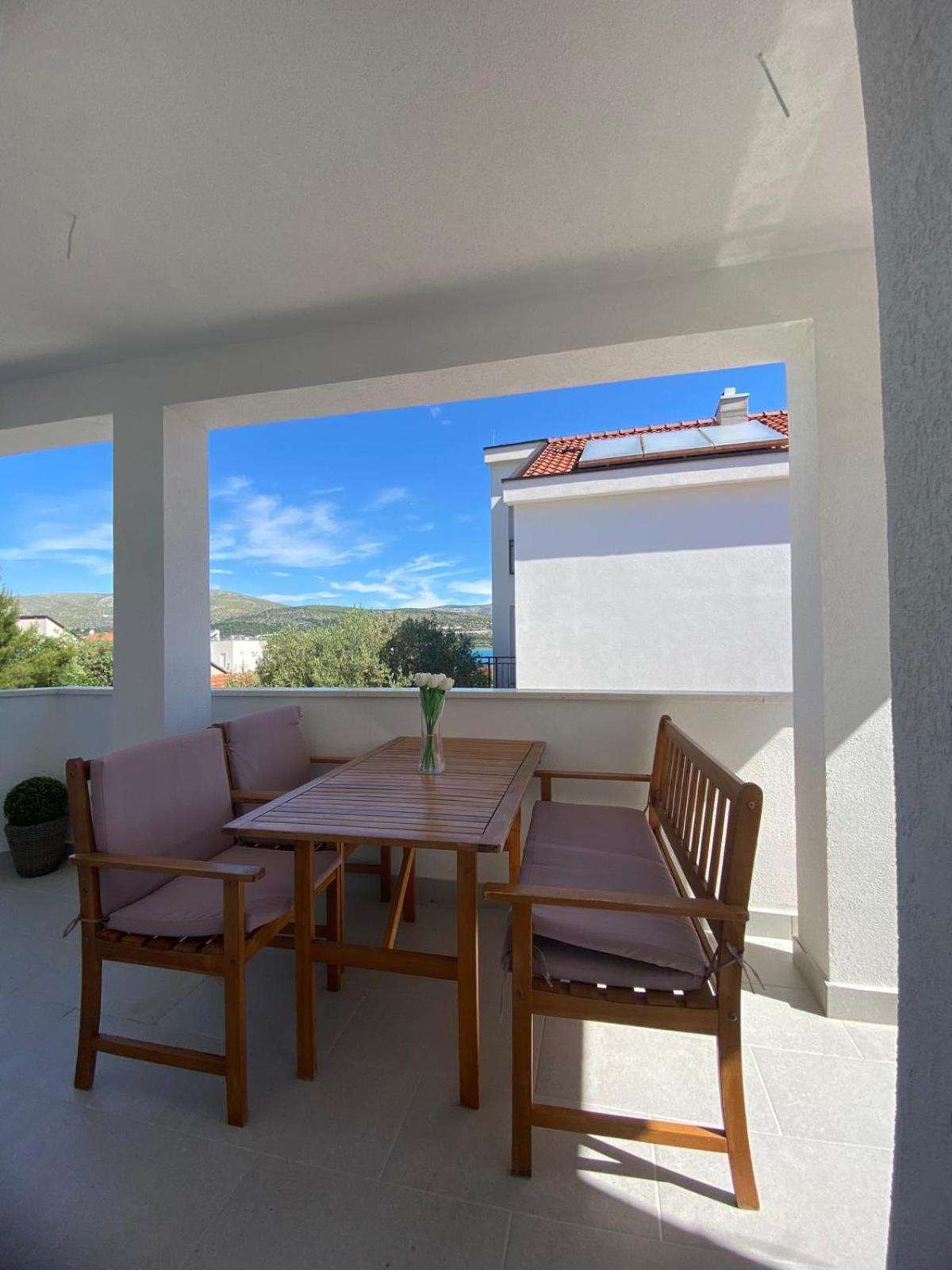 Apartments Paola Трогир Екстериор снимка