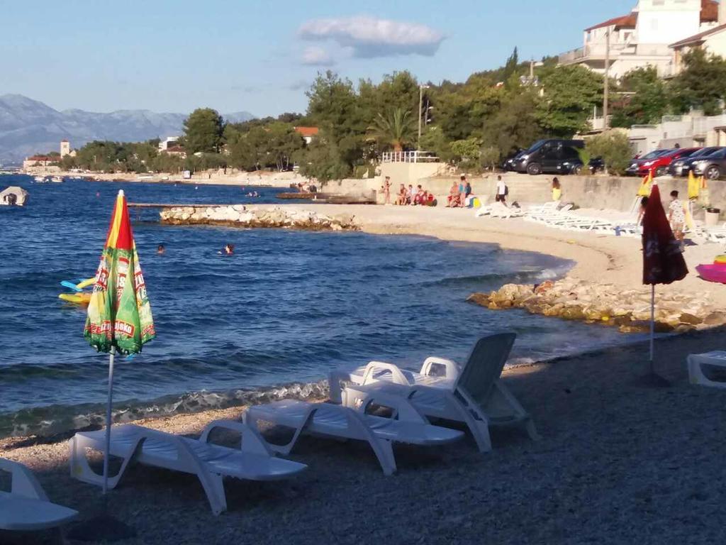 Apartments Paola Трогир Екстериор снимка