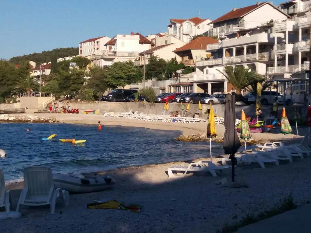 Apartments Paola Трогир Екстериор снимка